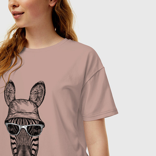 Женская футболка оверсайз Зебра в очках и панаме / Пыльно-розовый – фото 3