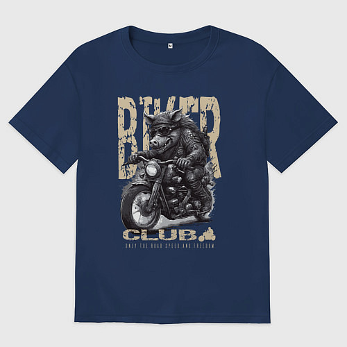 Женская футболка оверсайз Байкер кабан на мотоцикле / Тёмно-синий – фото 1