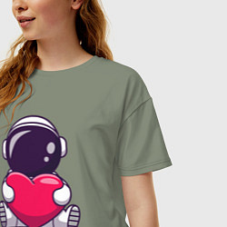 Футболка оверсайз женская Космонавт и сердце, цвет: авокадо — фото 2