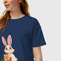 Футболка оверсайз женская Пасхальный кролик и пасхальное яйцо, цвет: тёмно-синий — фото 2