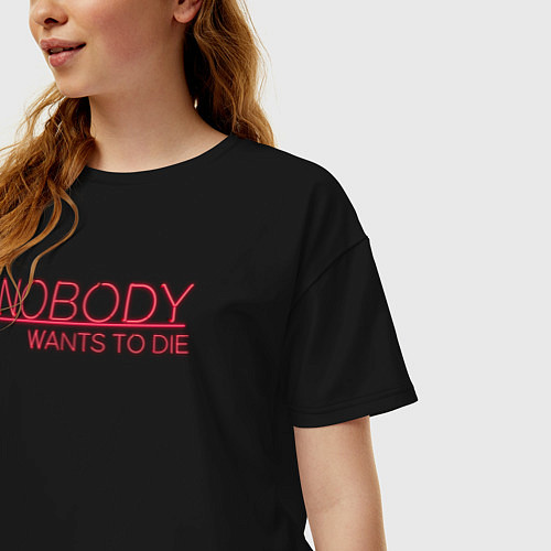 Женская футболка оверсайз Nobody wants to die logo / Черный – фото 3