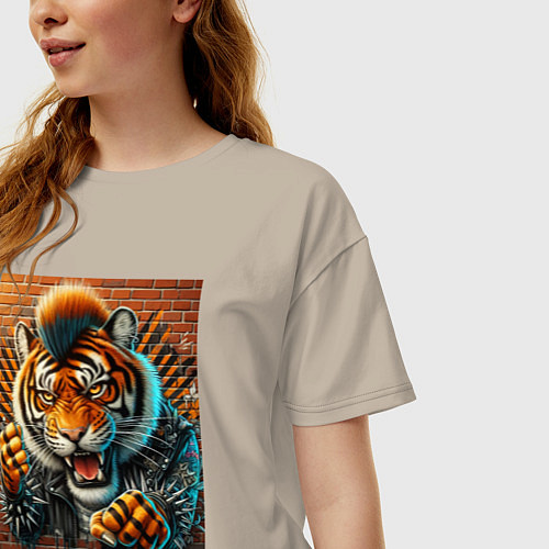 Женская футболка оверсайз Punks not dead - motto tiger / Миндальный – фото 3