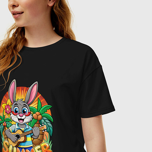 Женская футболка оверсайз Заяц играет на гитаре жарким летом / Черный – фото 3
