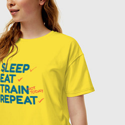 Футболка оверсайз женская Eat sleep train repeat - blue and red, цвет: желтый — фото 2