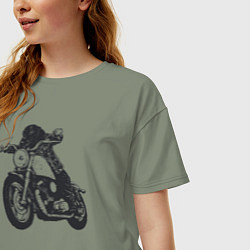 Футболка оверсайз женская Такса на мотоцикле на чоппере, цвет: авокадо — фото 2