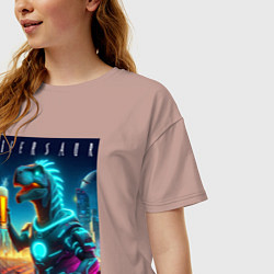 Футболка оверсайз женская Дино с кружкой пива в Мегаполисе - нейроарт, цвет: пыльно-розовый — фото 2