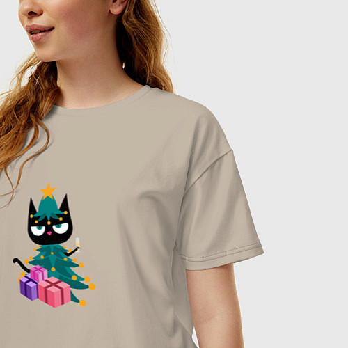 Женская футболка оверсайз Черный кот в костюме новогодней елки / Миндальный – фото 3