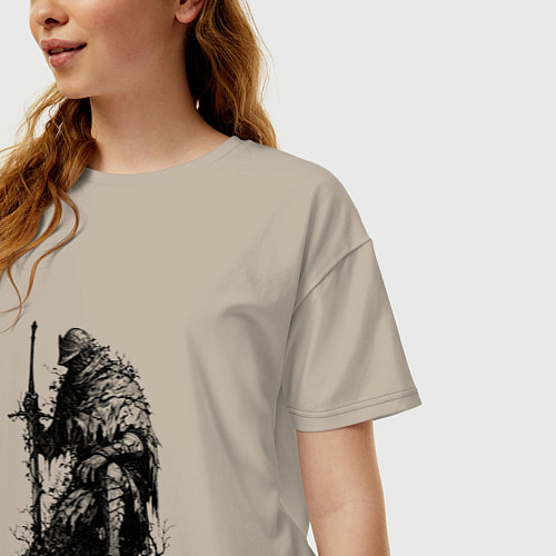 Женская футболка оверсайз Элитный рыцарь с двуручным мечом / Миндальный – фото 3