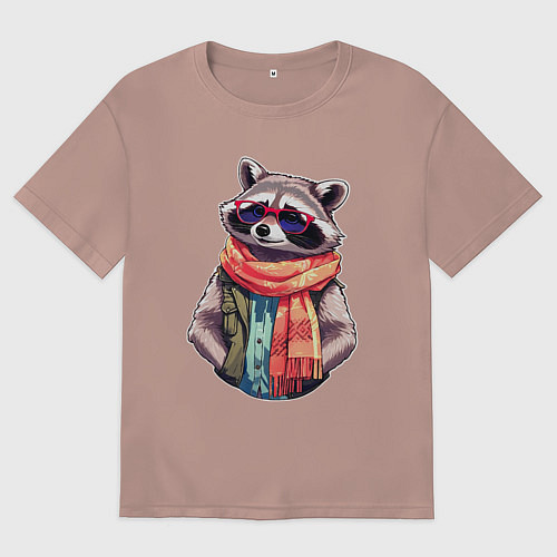 Женская футболка оверсайз Модный енот в очках и шарфе / Пыльно-розовый – фото 1