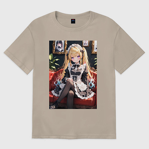 Женская футболка оверсайз Лоли-горничная сидит в кресле / Миндальный – фото 1