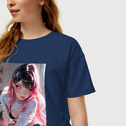 Футболка оверсайз женская Девушка в откровенном наряде на кровати, цвет: тёмно-синий — фото 2