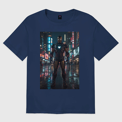 Женская футболка оверсайз Железный человек посреди ночного города / Тёмно-синий – фото 1