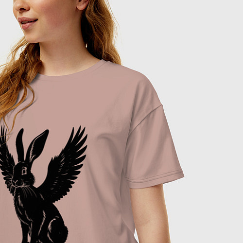 Женская футболка оверсайз Черный заяц с крыльями / Пыльно-розовый – фото 3
