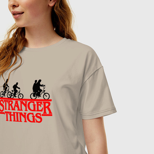 Женская футболка оверсайз Очень странные дела надпись / Миндальный – фото 3