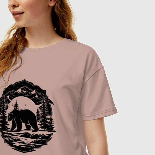 Женская футболка оверсайз Медведь в горном лесу / Пыльно-розовый – фото 3