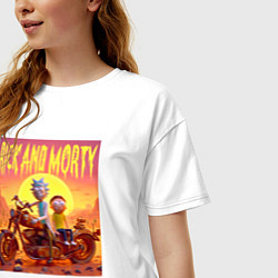 Футболка оверсайз женская Рик и Морти на ржавом ретро мотоцикле в пустыне, цвет: белый — фото 2