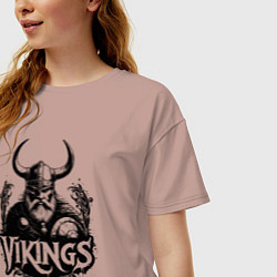 Футболка оверсайз женская Викинг со щитом, цвет: пыльно-розовый — фото 2