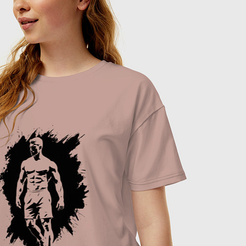 Женская футболка оверсайз Мускулистый торс мужчины / Пыльно-розовый – фото 3