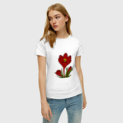 Футболка хлопковая женская Красные тюльпаны, цвет: белый — фото 2