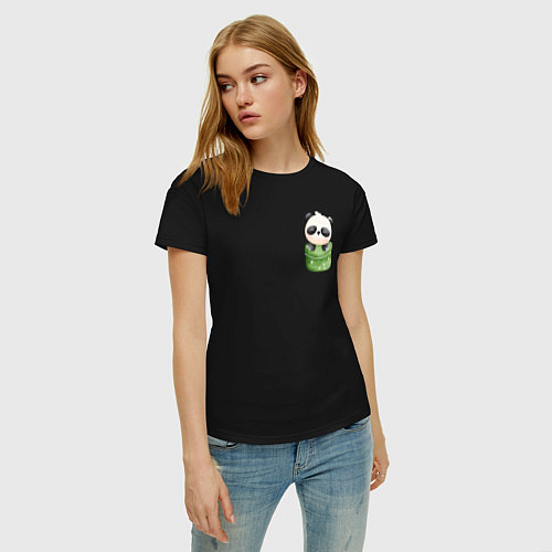 Женская футболка Маленькая панда в кармане / Черный – фото 3