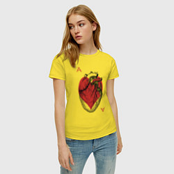 Футболка хлопковая женская Черви огромное сердце, цвет: желтый — фото 2