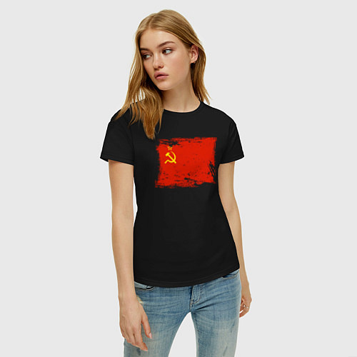 Женская футболка Рваный флаг СССР / Черный – фото 3