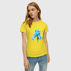 Футболка хлопковая женская Голубые цветы ирисы, цвет: желтый — фото 2