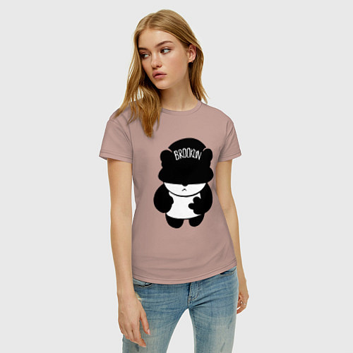 Женская футболка Борзый пандёныш из Бруклина / Пыльно-розовый – фото 3