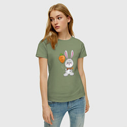 Футболка хлопковая женская Кролик с воздушной морковкой, цвет: авокадо — фото 2