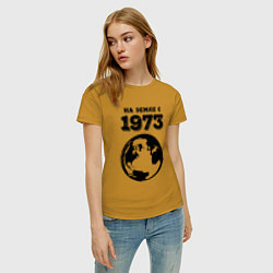 Футболка хлопковая женская На Земле с 1973 с краской на светлом, цвет: горчичный — фото 2