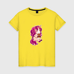 Футболка хлопковая женская Розовый единорог со стаканом кофе, цвет: желтый