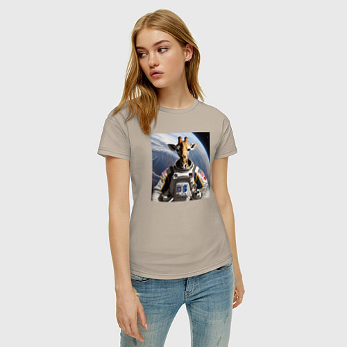 Женская футболка Жираф астронавт / Миндальный – фото 3