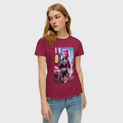 Футболка хлопковая женская Барби в кожаных шортах - модница, цвет: маджента — фото 2
