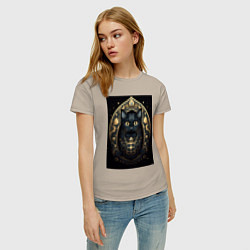 Футболка хлопковая женская Черная кошка с золотыми элементами, цвет: миндальный — фото 2