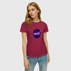 Футболка хлопковая женская NASA logo, цвет: маджента — фото 2