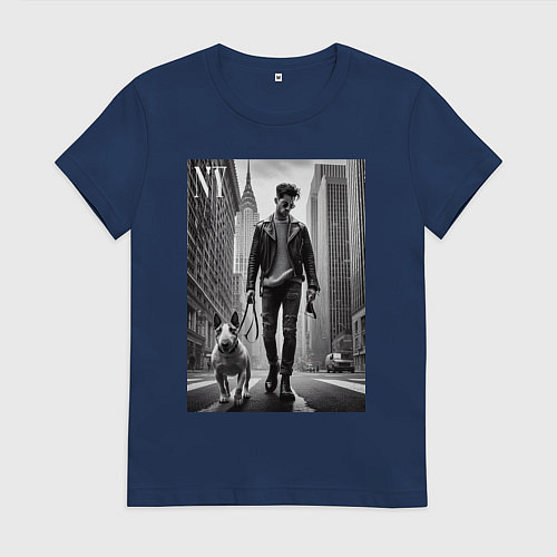Женская футболка Чувак с бультерьером - Нью-Йорк / Тёмно-синий – фото 1
