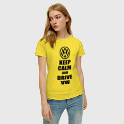 Футболка хлопковая женская Keep Calm & Drive VW, цвет: желтый — фото 2