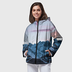 Ветровка с капюшоном женская Белые зимние горы с дорогой, цвет: 3D-черный — фото 2