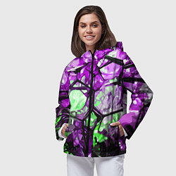 Ветровка с капюшоном женская Чёрно-зелёная абстракция на фиолетовом фоне, цвет: 3D-черный — фото 2