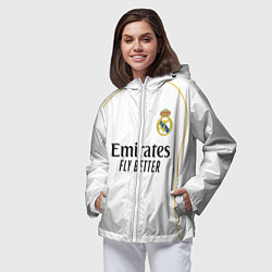 Ветровка с капюшоном женская Реал Мадрид домашняя форма 2025 2026, цвет: 3D-белый — фото 2